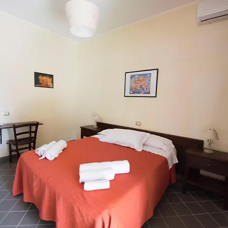 Alojamento de Acomodação e Pequeno-almoço Casa Cosmano Brancaleone Marina