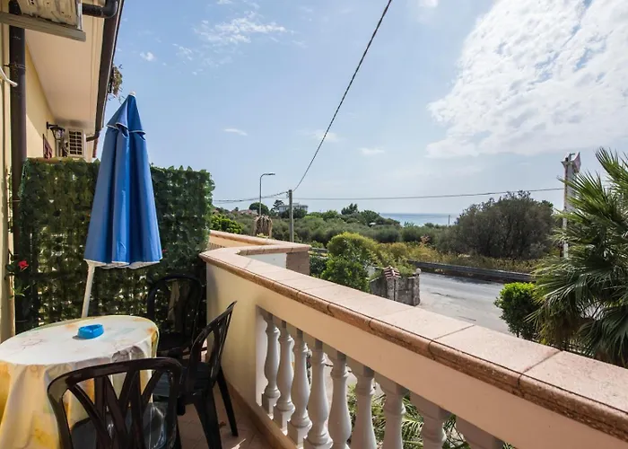 לינה וארוחת בוקר Casa Cosmano ברנקאלאונה מרינה