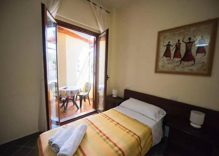 לינה וארוחת בוקר Casa Cosmano ברנקאלאונה מרינה